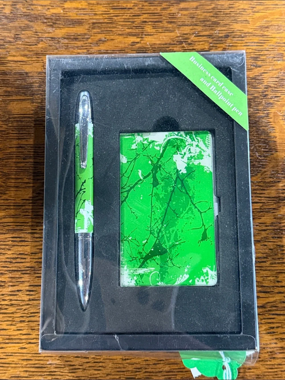 Green Abstract Card Holder & Pen Set - Stylish Desk Accessory